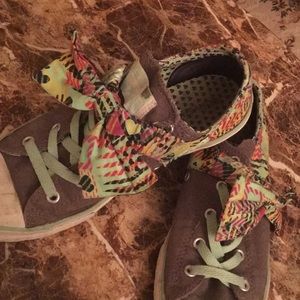 Converse bow shoes